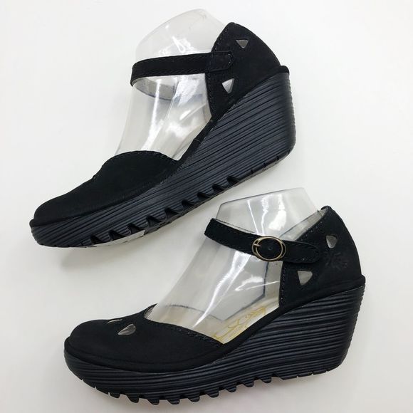 fly yuna sandals